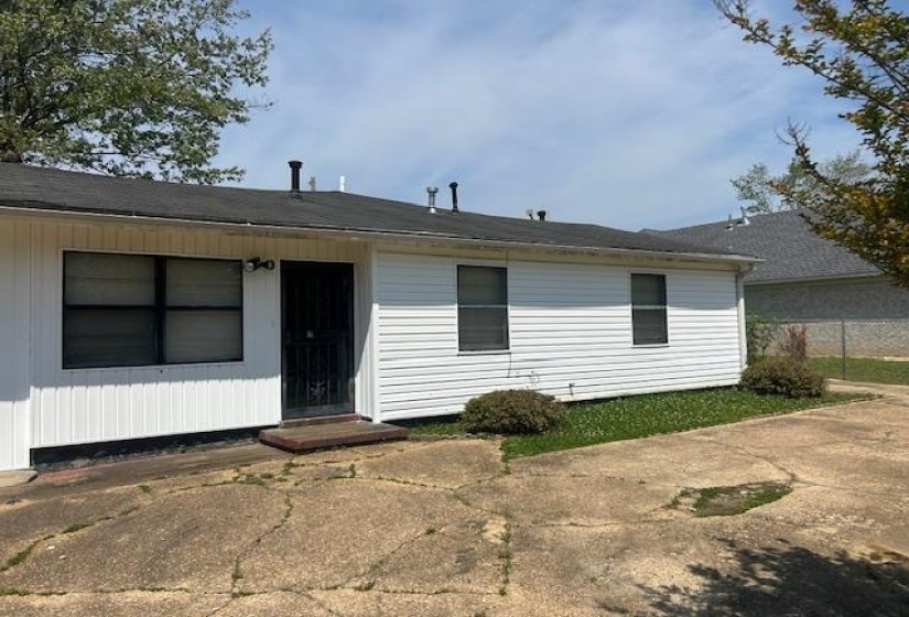 386 MCFARLAND DR, Memphis, Tennessee 38109, 3 Bedroom Bedrooms, 6 Room Rooms,2 BathroomBathrooms,Residential,For Sale,MCFARLAND,0,10219517