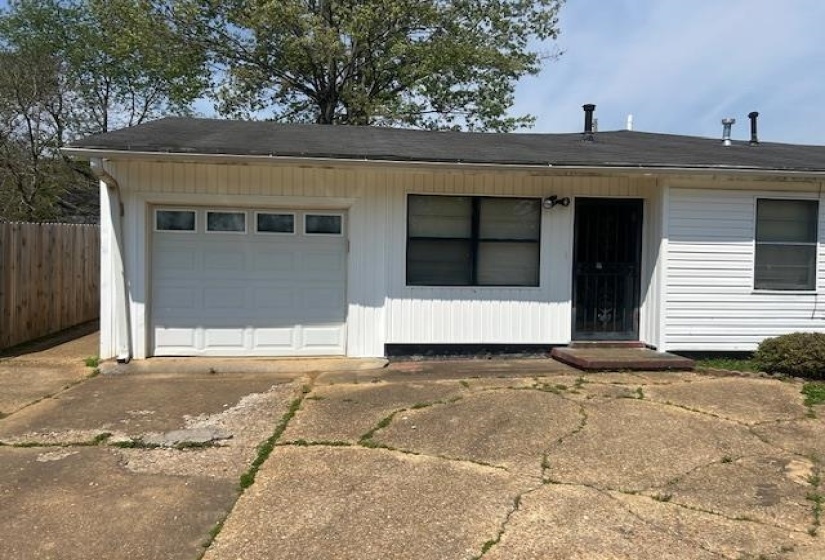 386 MCFARLAND DR, Memphis, Tennessee 38109, 3 Bedroom Bedrooms, 6 Room Rooms,2 BathroomBathrooms,Residential,For Sale,MCFARLAND,0,10219517