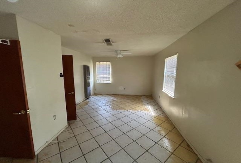 386 MCFARLAND DR, Memphis, Tennessee 38109, 3 Bedroom Bedrooms, 6 Room Rooms,2 BathroomBathrooms,Residential,For Sale,MCFARLAND,0,10219517