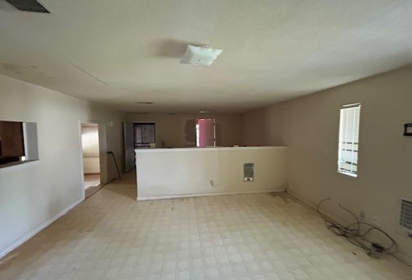386 MCFARLAND DR, Memphis, Tennessee 38109, 3 Bedroom Bedrooms, 6 Room Rooms,2 BathroomBathrooms,Residential,For Sale,MCFARLAND,0,10219517