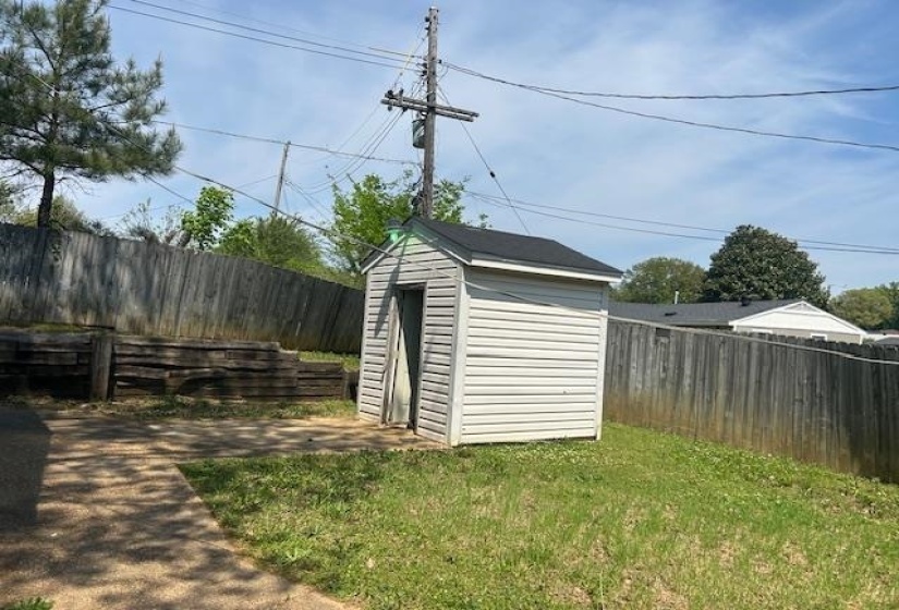 386 MCFARLAND DR, Memphis, Tennessee 38109, 3 Bedroom Bedrooms, 6 Room Rooms,2 BathroomBathrooms,Residential,For Sale,MCFARLAND,0,10219517