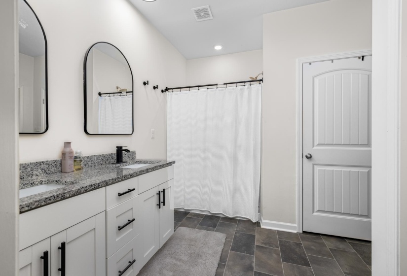 255 WALKER MEADOWS LN, Munford, Tennessee 38058, 4 Bedroom Bedrooms, 8 Room Rooms,2.1 BathroomBathrooms,Residential,For Sale,WALKER MEADOWS,0,10219568