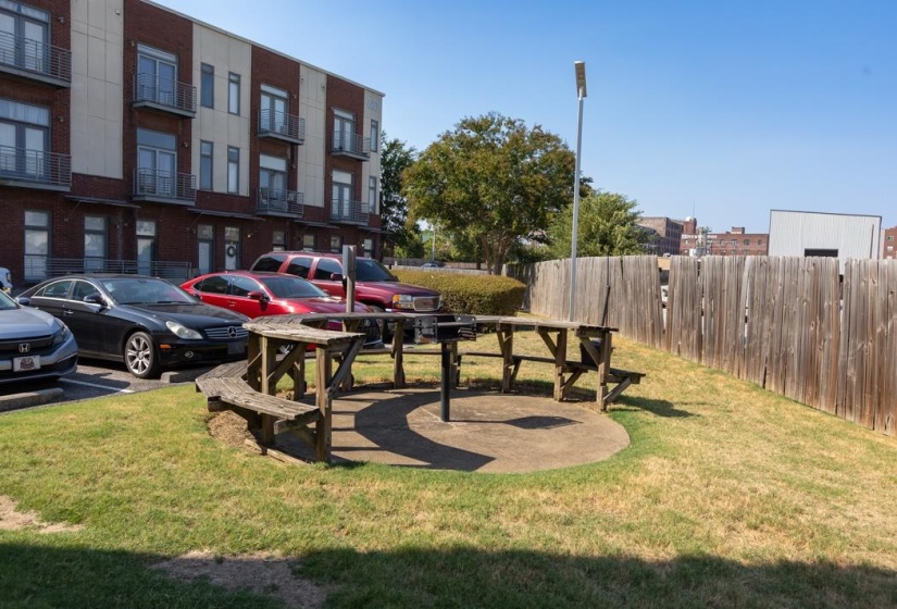 616 DENMARK DR, Memphis, Tennessee 38103, 3 Bedrooms Bedrooms, 6 Rooms Rooms,3.1 BathroomsBathrooms,Residential,For Sale,DENMARK,10219595