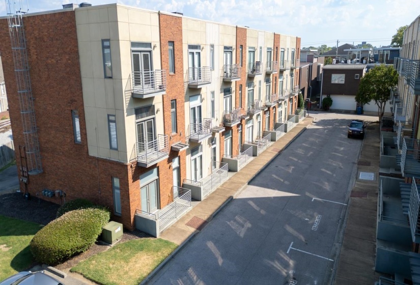 616 DENMARK DR, Memphis, Tennessee 38103, 3 Bedrooms Bedrooms, 6 Rooms Rooms,3.1 BathroomsBathrooms,Residential,For Sale,DENMARK,10219595