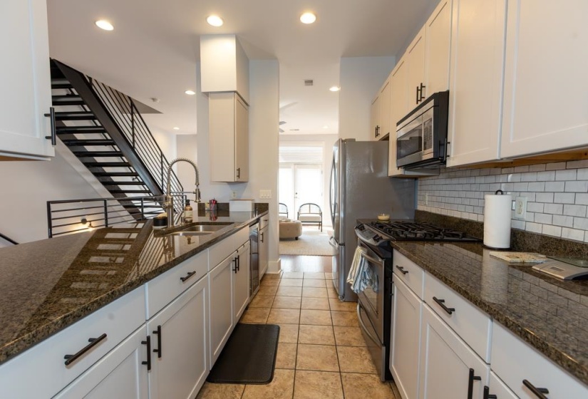 616 DENMARK DR, Memphis, Tennessee 38103, 3 Bedrooms Bedrooms, 6 Rooms Rooms,3.1 BathroomsBathrooms,Residential,For Sale,DENMARK,10219595