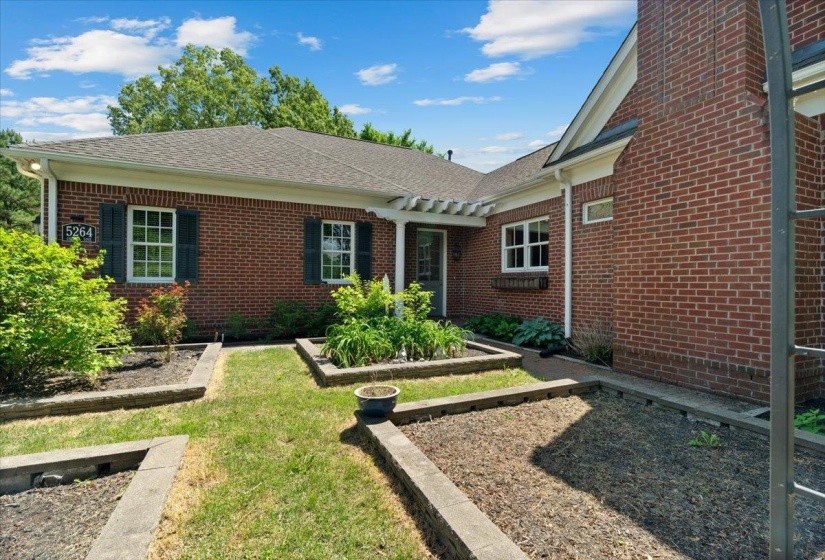5264 CHAPPEL CV, Olive Branch, Mississippi 38654-9556, 5 Bedrooms Bedrooms, 10 Rooms Rooms,4.1 BathroomsBathrooms,Residential,For Sale,CHAPPEL,10219611