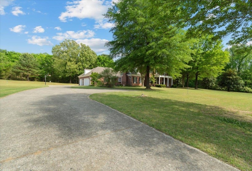 5264 CHAPPEL CV, Olive Branch, Mississippi 38654-9556, 5 Bedrooms Bedrooms, 10 Rooms Rooms,4.1 BathroomsBathrooms,Residential,For Sale,CHAPPEL,10219611