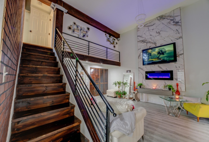 107 FRONT ST, Memphis, Tennessee 38103, 2 Bedrooms Bedrooms, 5 Rooms Rooms,1 BathroomBathrooms,Rental Properties,For Sale,FRONT,10173824