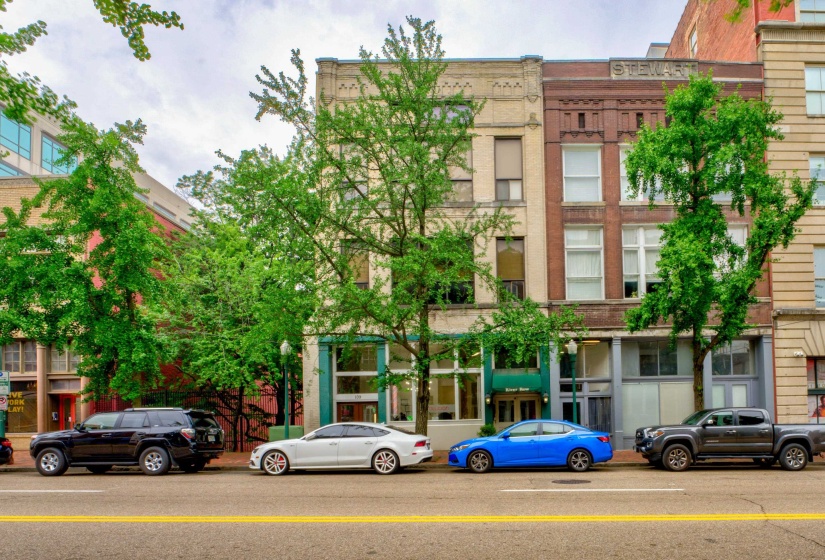 107 FRONT ST, Memphis, Tennessee 38103, 2 Bedrooms Bedrooms, 5 Rooms Rooms,1 BathroomBathrooms,Rental Properties,For Sale,FRONT,10173824