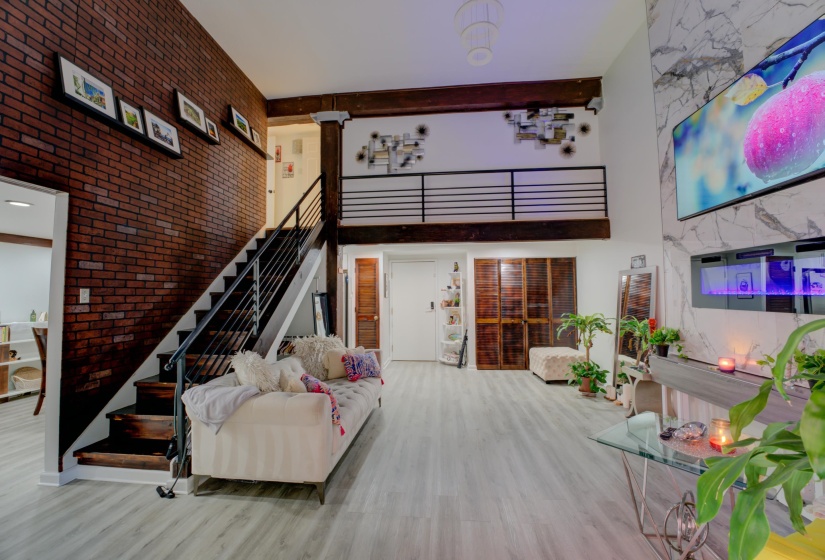 107 FRONT ST, Memphis, Tennessee 38103, 2 Bedrooms Bedrooms, 5 Rooms Rooms,1 BathroomBathrooms,Rental Properties,For Sale,FRONT,10173824
