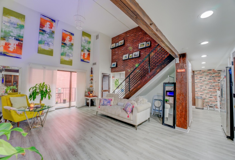 107 FRONT ST, Memphis, Tennessee 38103, 2 Bedrooms Bedrooms, 5 Rooms Rooms,1 BathroomBathrooms,Rental Properties,For Sale,FRONT,10173824