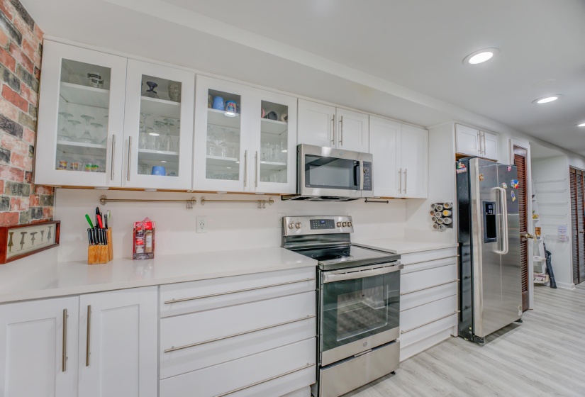 107 FRONT ST, Memphis, Tennessee 38103, 2 Bedrooms Bedrooms, 5 Rooms Rooms,1 BathroomBathrooms,Rental Properties,For Sale,FRONT,10173824