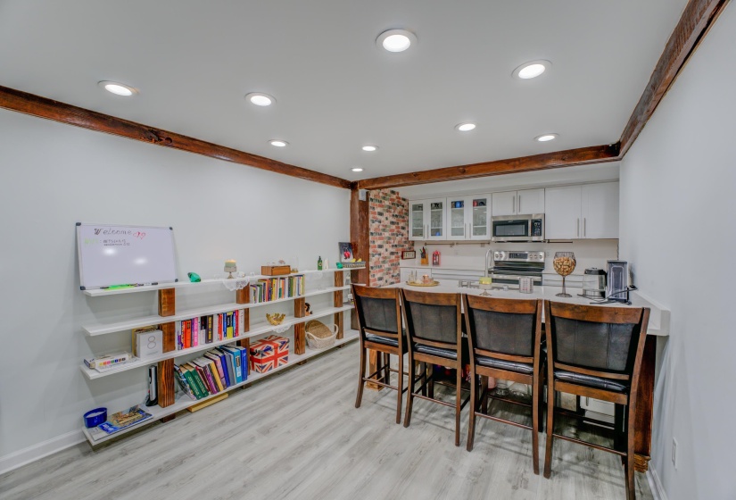 107 FRONT ST, Memphis, Tennessee 38103, 2 Bedrooms Bedrooms, 5 Rooms Rooms,1 BathroomBathrooms,Rental Properties,For Sale,FRONT,10173824