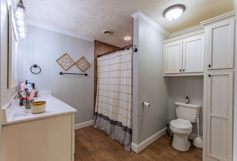 180 HORNER DR, Selmer, Tennessee 38375, 4 Bedroom Bedrooms, 10 Room Rooms,2 BathroomBathrooms,Residential,For Sale,HORNER,0,10219614