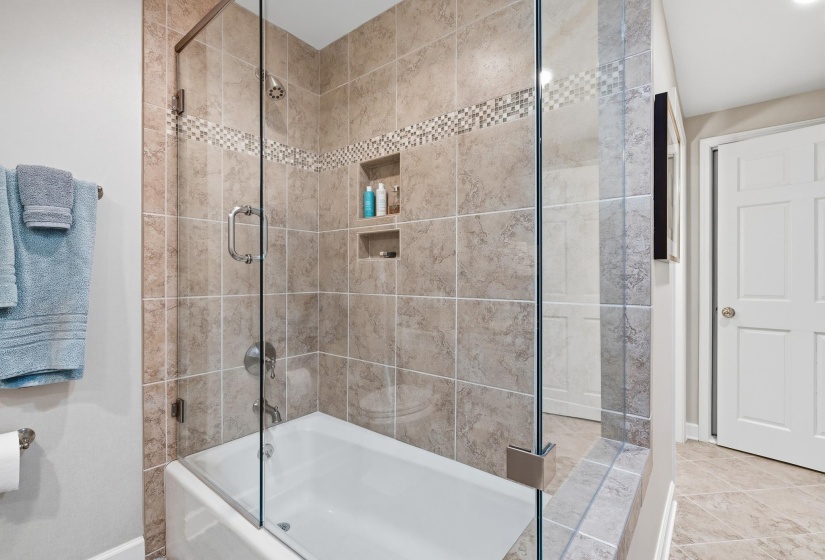 3200 CLUB TOWER DR, Memphis, Tennessee 38111, 4 Bedrooms Bedrooms, 8 Rooms Rooms,3.1 BathroomsBathrooms,Residential,For Sale,CLUB TOWER,10219617