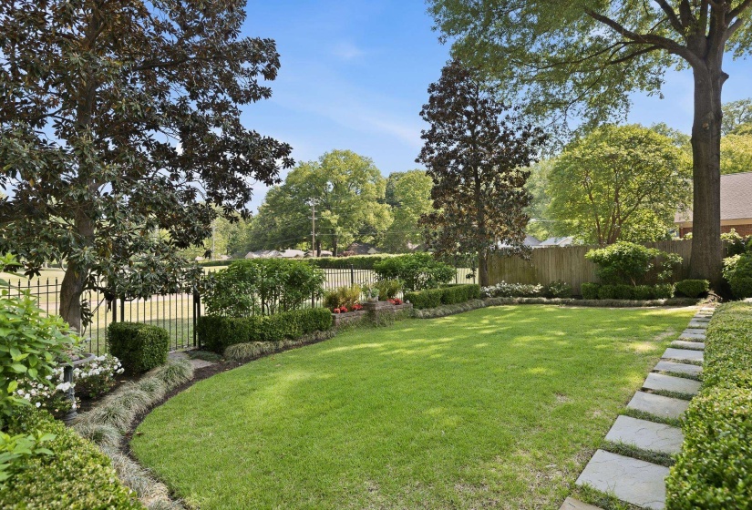 3200 CLUB TOWER DR, Memphis, Tennessee 38111, 4 Bedrooms Bedrooms, 8 Rooms Rooms,3.1 BathroomsBathrooms,Residential,For Sale,CLUB TOWER,10219617