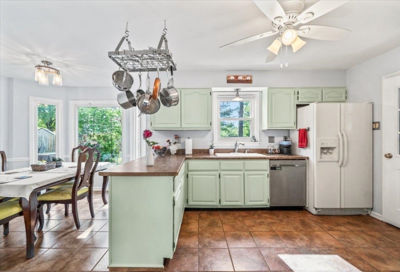 415 VALLEYWOOD CV, Collierville, Tennessee 38017, 4 Bedrooms Bedrooms, 7 Rooms Rooms,2.1 BathroomsBathrooms,Residential,For Sale,VALLEYWOOD,10219620