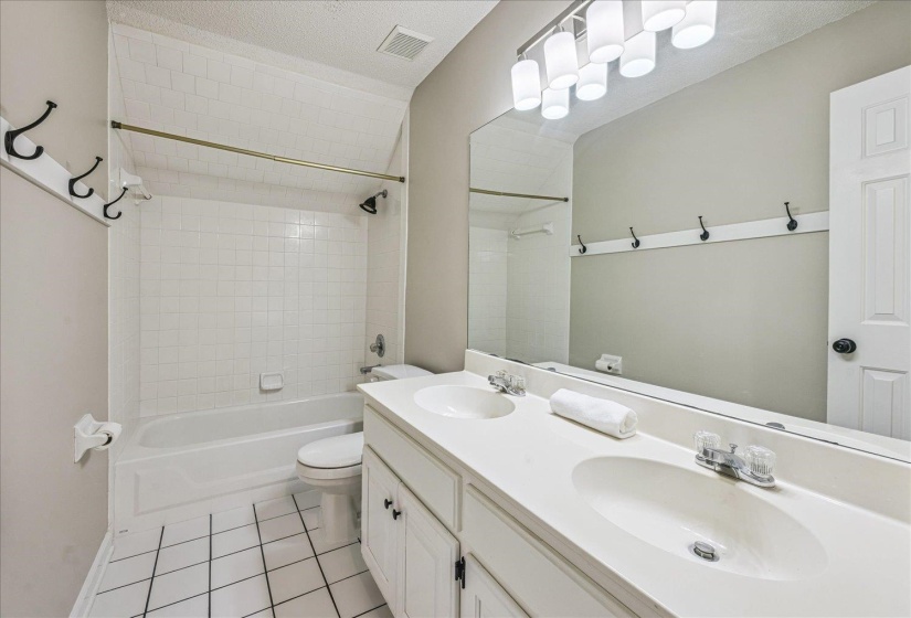 7828 CHANEY LN, Bartlett, Tennessee 38133, 4 Bedrooms Bedrooms, 7 Rooms Rooms,2.1 BathroomsBathrooms,Residential,For Sale,CHANEY,10219624