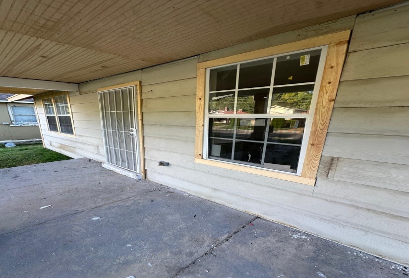 Doorway to property with a patio