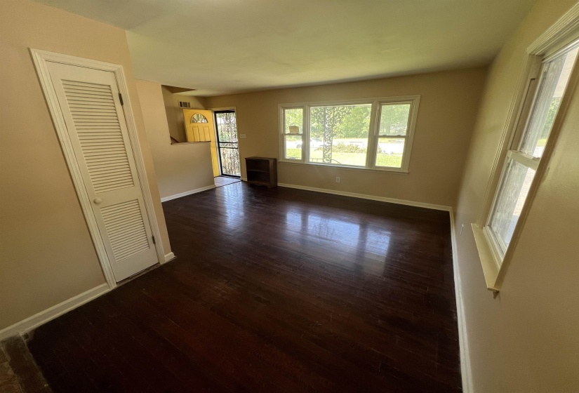 3486 STEELE ST, Memphis, Tennessee 38127, 5 Bedrooms Bedrooms, 8 Rooms Rooms,1.1 BathroomsBathrooms,Residential,For Sale,STEELE,10219640