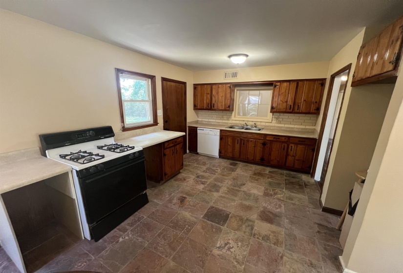 3486 STEELE ST, Memphis, Tennessee 38127, 5 Bedrooms Bedrooms, 8 Rooms Rooms,1.1 BathroomsBathrooms,Residential,For Sale,STEELE,10219640