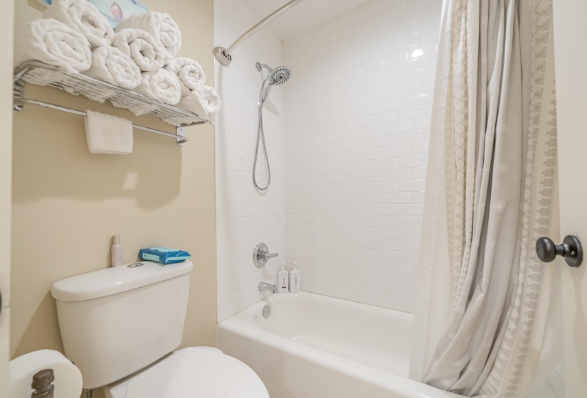 40 GENTLE RIDGE WAY, Savannah, Tennessee 38372, 3 Bedrooms Bedrooms, 8 Rooms Rooms,2 BathroomsBathrooms,Residential,For Sale,GENTLE RIDGE,10219649