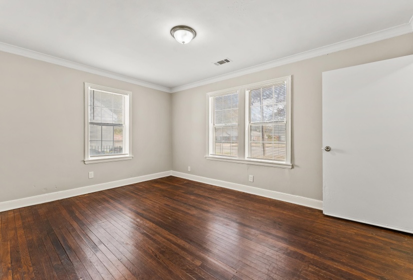 1093 WATKINS ST, Memphis, Tennessee 38107, 4 Bedrooms Bedrooms, 10 Rooms Rooms,2 BathroomsBathrooms,Residential,For Sale,WATKINS,10219655