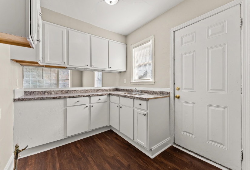 1093 WATKINS ST, Memphis, Tennessee 38107, 4 Bedrooms Bedrooms, 10 Rooms Rooms,2 BathroomsBathrooms,Residential,For Sale,WATKINS,10219655