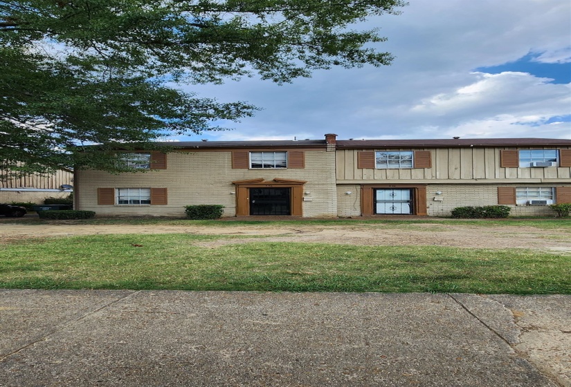 996 UNIVERSITY ST, Memphis, Tennessee 38107, 2 Bedrooms Bedrooms, ,1.1 BathroomsBathrooms,Duplexes,For Sale,UNIVERSITY,10219661