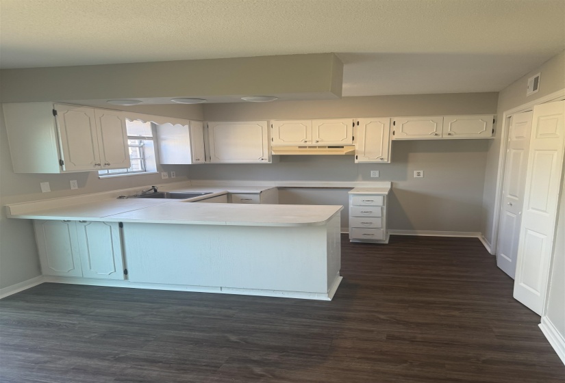 996 UNIVERSITY ST, Memphis, Tennessee 38107, 2 Bedrooms Bedrooms, ,1.1 BathroomsBathrooms,Duplexes,For Sale,UNIVERSITY,10219661