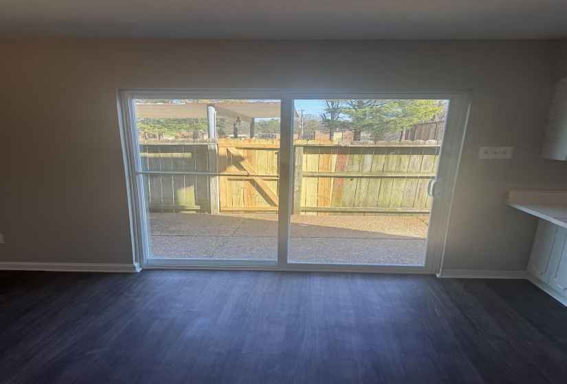 996 UNIVERSITY ST, Memphis, Tennessee 38107, 2 Bedrooms Bedrooms, ,1.1 BathroomsBathrooms,Duplexes,For Sale,UNIVERSITY,10219661