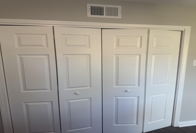 996 UNIVERSITY ST, Memphis, Tennessee 38107, 2 Bedrooms Bedrooms, ,1.1 BathroomsBathrooms,Duplexes,For Sale,UNIVERSITY,10219661