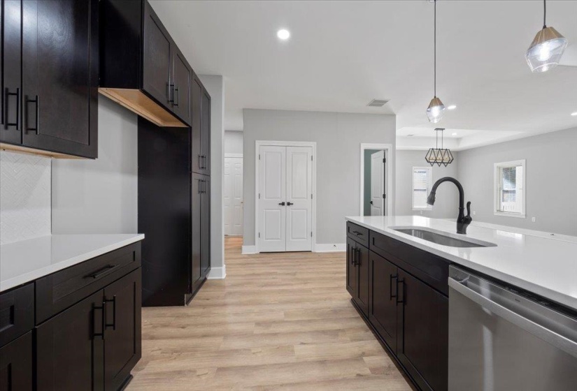1068 BRUCE ST, Memphis, Tennessee 38104, 4 Bedrooms Bedrooms, 6 Rooms Rooms,2 BathroomsBathrooms,Rental Properties,For Sale,BRUCE,10219665