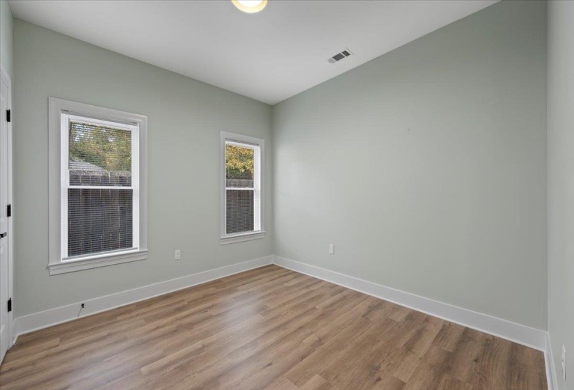 1068 BRUCE ST, Memphis, Tennessee 38104, 4 Bedrooms Bedrooms, 6 Rooms Rooms,2 BathroomsBathrooms,Rental Properties,For Sale,BRUCE,10219665