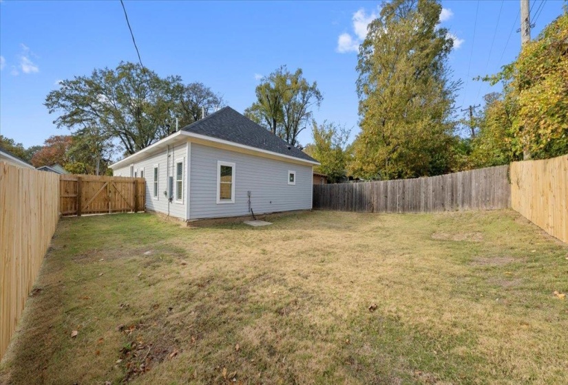 1068 BRUCE ST, Memphis, Tennessee 38104, 4 Bedrooms Bedrooms, 6 Rooms Rooms,2 BathroomsBathrooms,Rental Properties,For Sale,BRUCE,10219665