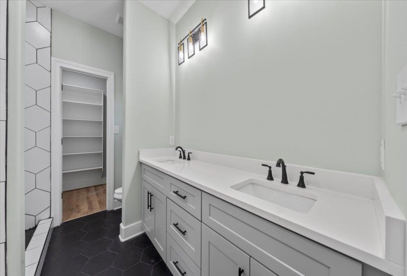 1068 BRUCE ST, Memphis, Tennessee 38104, 4 Bedrooms Bedrooms, 6 Rooms Rooms,2 BathroomsBathrooms,Rental Properties,For Sale,BRUCE,10219665