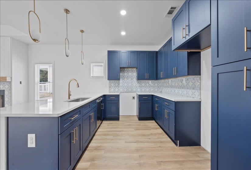 1072 BRUCE ST, Memphis, Tennessee 38104, 4 Bedrooms Bedrooms, 6 Rooms Rooms,3 BathroomsBathrooms,Rental Properties,For Sale,BRUCE,10219666