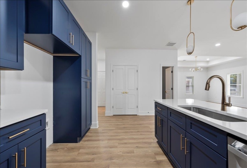 1072 BRUCE ST, Memphis, Tennessee 38104, 4 Bedrooms Bedrooms, 6 Rooms Rooms,3 BathroomsBathrooms,Rental Properties,For Sale,BRUCE,10219666