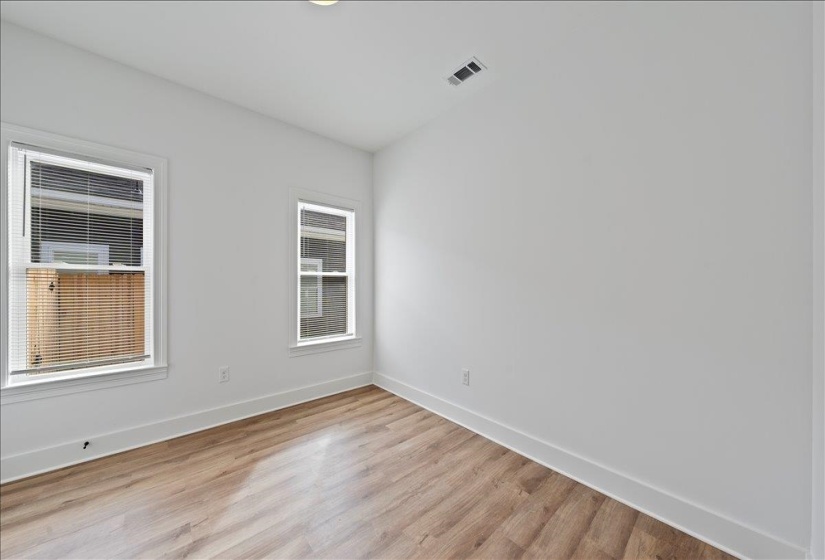 1072 BRUCE ST, Memphis, Tennessee 38104, 4 Bedrooms Bedrooms, 6 Rooms Rooms,3 BathroomsBathrooms,Rental Properties,For Sale,BRUCE,10219666