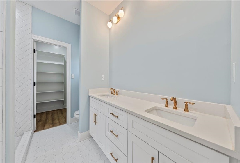 1072 BRUCE ST, Memphis, Tennessee 38104, 4 Bedrooms Bedrooms, 6 Rooms Rooms,3 BathroomsBathrooms,Rental Properties,For Sale,BRUCE,10219666