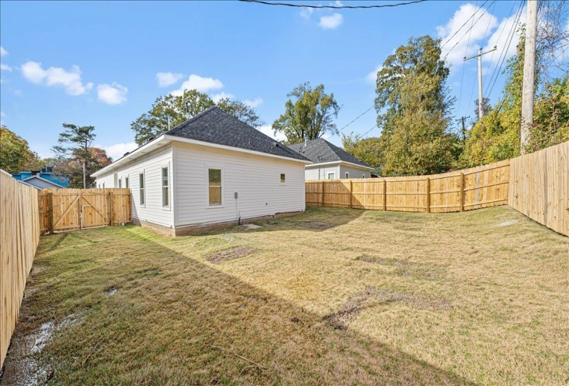 1072 BRUCE ST, Memphis, Tennessee 38104, 4 Bedrooms Bedrooms, 6 Rooms Rooms,3 BathroomsBathrooms,Rental Properties,For Sale,BRUCE,10219666