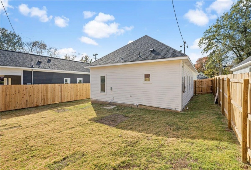 1072 BRUCE ST, Memphis, Tennessee 38104, 4 Bedrooms Bedrooms, 6 Rooms Rooms,3 BathroomsBathrooms,Rental Properties,For Sale,BRUCE,10219666
