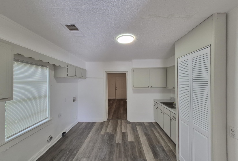 2100 RIVERSIDE BLVD, Memphis, Tennessee 38109, 3 Bedrooms Bedrooms, 6 Rooms Rooms,1 BathroomBathrooms,Rental Properties,For Sale,RIVERSIDE,10219683