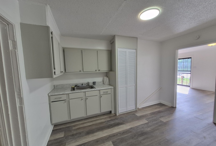 2100 RIVERSIDE BLVD, Memphis, Tennessee 38109, 3 Bedrooms Bedrooms, 6 Rooms Rooms,1 BathroomBathrooms,Rental Properties,For Sale,RIVERSIDE,10219683