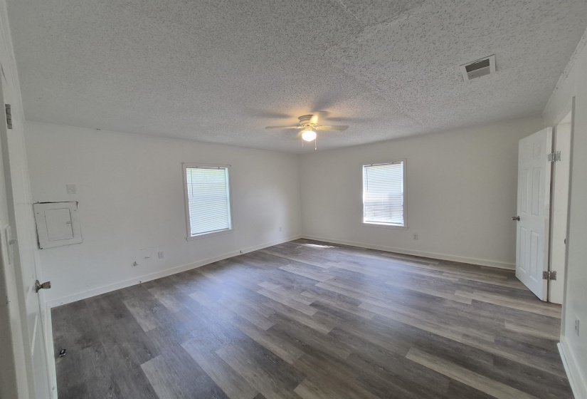 2100 RIVERSIDE BLVD, Memphis, Tennessee 38109, 3 Bedrooms Bedrooms, 6 Rooms Rooms,1 BathroomBathrooms,Rental Properties,For Sale,RIVERSIDE,10219683