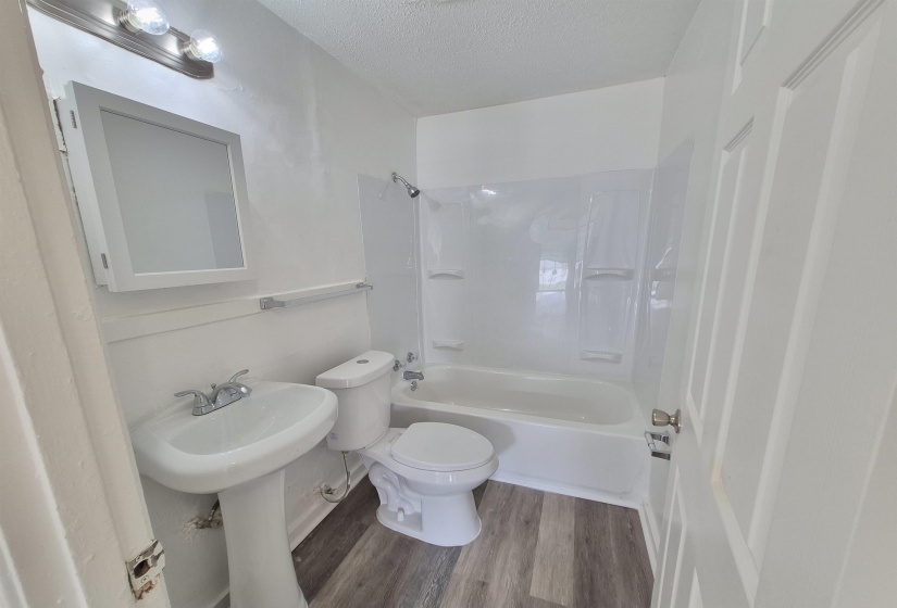 2100 RIVERSIDE BLVD, Memphis, Tennessee 38109, 3 Bedrooms Bedrooms, 6 Rooms Rooms,1 BathroomBathrooms,Rental Properties,For Sale,RIVERSIDE,10219683