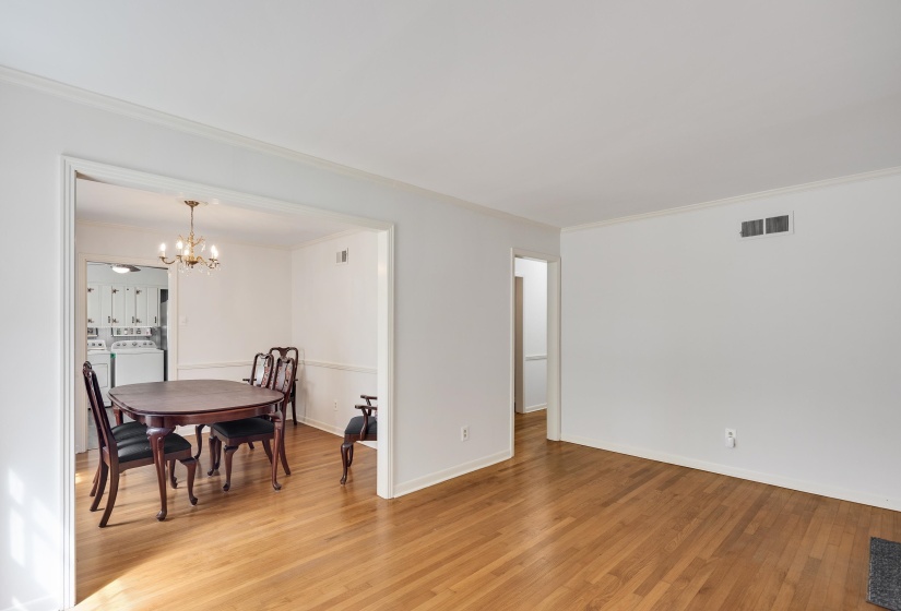 5250 SEQUOIA AVE, Memphis, Tennessee 38120, 3 Bedrooms Bedrooms, 6 Rooms Rooms,2 BathroomsBathrooms,Residential,For Sale,SEQUOIA,10219659