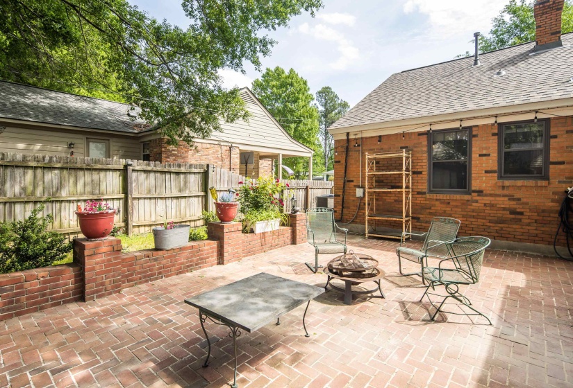 5250 SEQUOIA AVE, Memphis, Tennessee 38120, 3 Bedrooms Bedrooms, 6 Rooms Rooms,2 BathroomsBathrooms,Residential,For Sale,SEQUOIA,10219659
