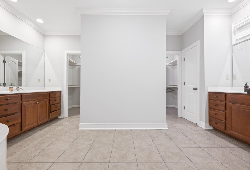 10835 WHISPER HOLLOW CV, Collierville, Tennessee 38017, 5 Bedrooms Bedrooms, 10 Rooms Rooms,4.1 BathroomsBathrooms,Residential,For Sale,WHISPER HOLLOW,10219663