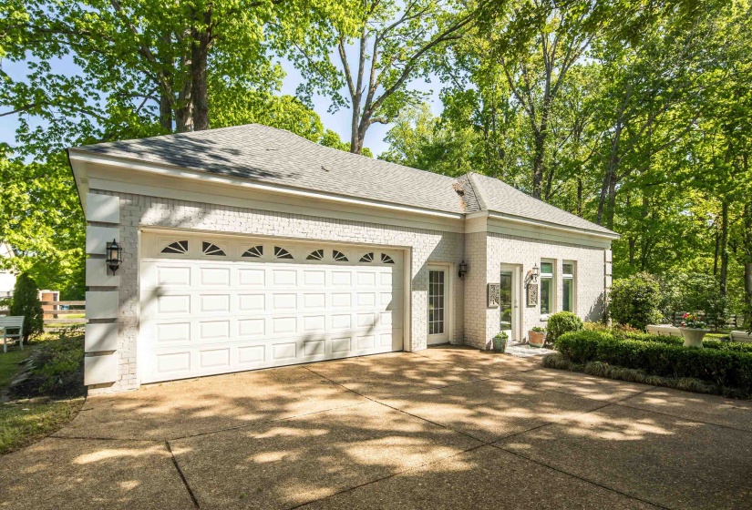 1262 AUBURN WOODS DR, Unincorporated, Tennessee 38017, 6 Bedrooms Bedrooms, 13 Rooms Rooms,5.1 BathroomsBathrooms,Residential,For Sale,AUBURN WOODS,10219676